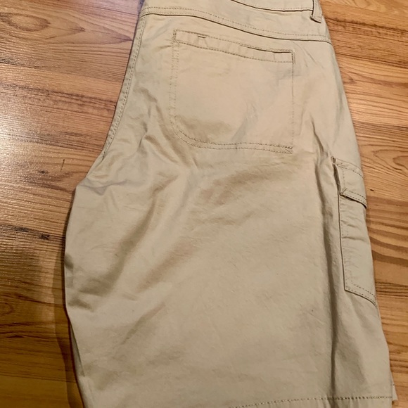 Lee Bermuda Shorts. New without tags - Picture 2 of 5